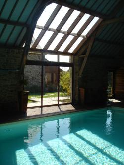 Une piscine chauffée et sécurisée pour vous détendre à la Vicomté sur Rance